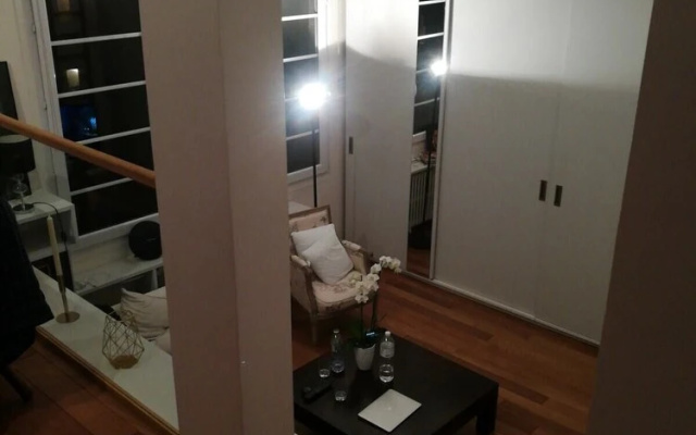 Apartment for 4 Persons View on the Eiffel Tower