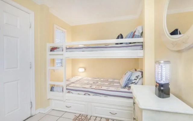Seascape 2212 2 Bedroom Condo by RedAwning
