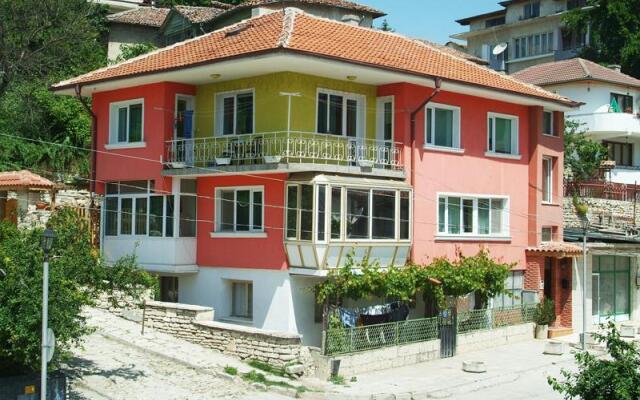 Отель Guest House Mimosa Болгария, Балчик - отзывы, цены и фото номеров - забронировать отель Guest House Mimosa онлайн вид на фасад