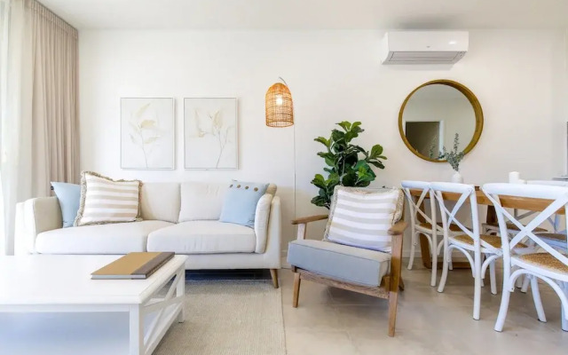 Bay View 2-bedroom Apartment With BBQ