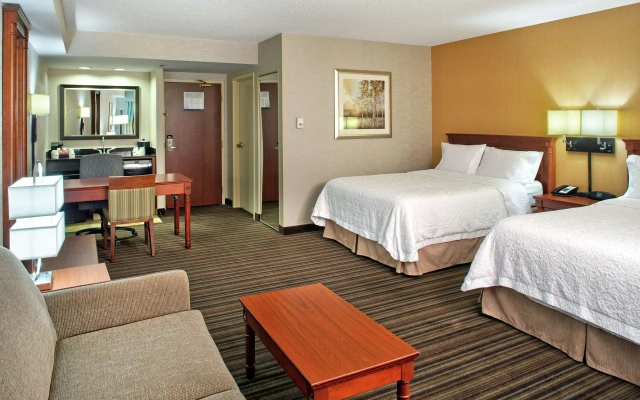 Hampton Inn & Suites by Hilton Toronto Airport