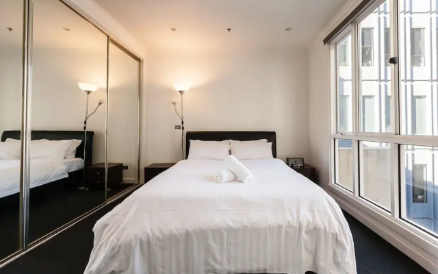 CLAUDE, 2BDR Melbourne Apartment