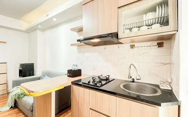 Warm And Comfy 2Br At Bassura City Apartment