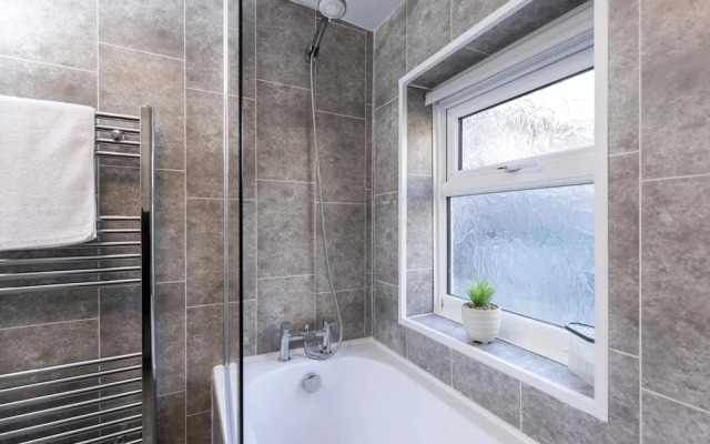 Newly Renovated 3BR House Near Hospital uni