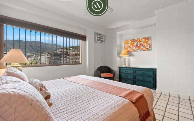 Beachfront Mexican Styled 3 BR Condo in Downtown