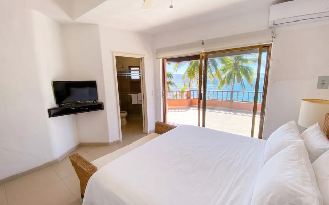 Oceanfront 5BR Villa by Monyxbnb