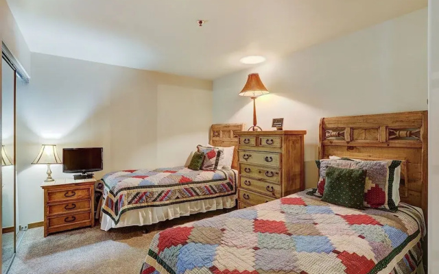 Newly Renovated 2 Bed/ 2 Bath Beaver Creek 2 Bedroom Condo by RedAwning