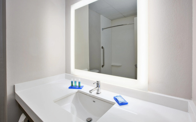 Holiday Inn Express & Suites Manchester by IHG
