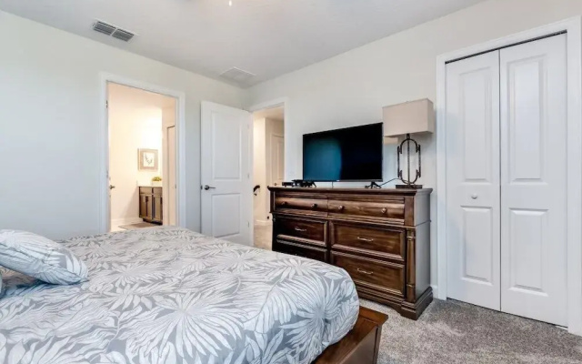 Cruden Court Villa 8805