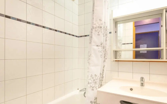 Compact Alpine Stay for 3 in Doucy