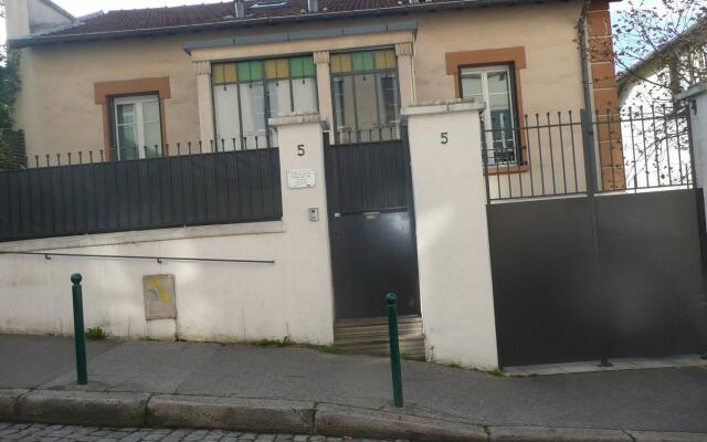 Отель Villa des Canuts Франция, Лион - отзывы, цены и фото номеров - забронировать отель Villa des Canuts онлайн вид на фасад