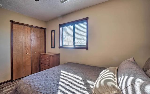 Branson West Condo Rental w/ Pool Access!