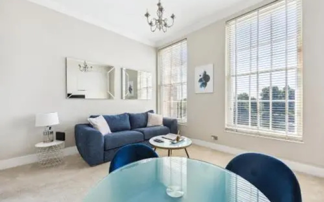 Richmond Riverside Apartment