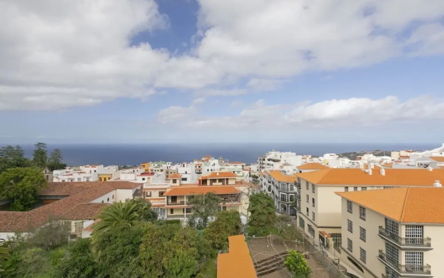 Rooftop View Escape 1 Min to Center Fast Wifi
