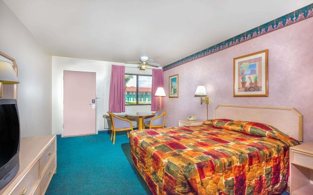 Travelodge Suites by Wyndham Phoenix Mesa 2