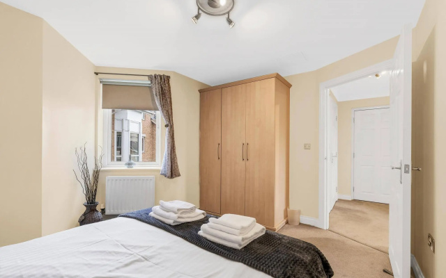 Reading Town Centre River View Serviced Apartments
