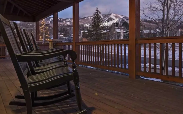 Rocking Chair Lodge