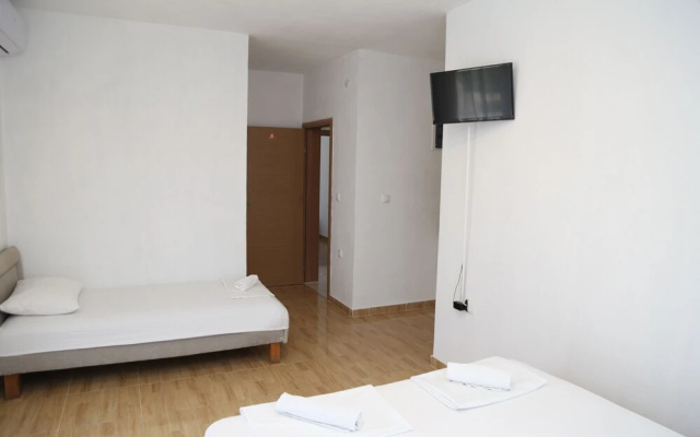 Exceptional 1-bed Apartment in Ulcinj