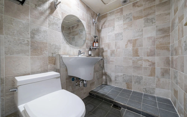 Suwon City Hall Station Hotel Azit