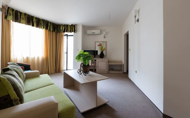 Апартаменты One Bedroom Apartment with Balcony комната для гостей