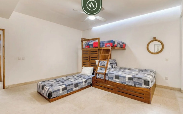 Luxury 4 BR Condo - Amazing Bay View - Pool