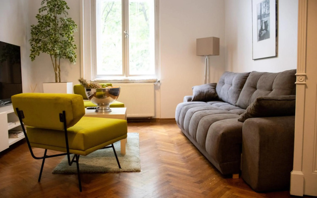 Main Street Apartment Mila