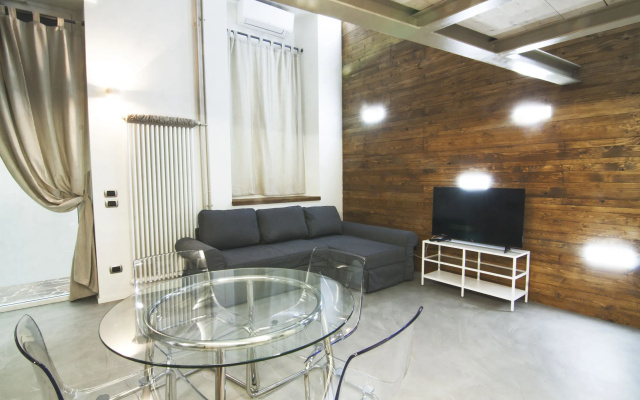 Alessia's Flat - Mac Mahon