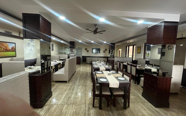 OYO 28397 Hotel Anant