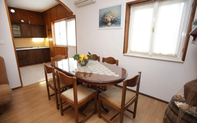 Large Apartment w. big Terrace, Next to the Beach