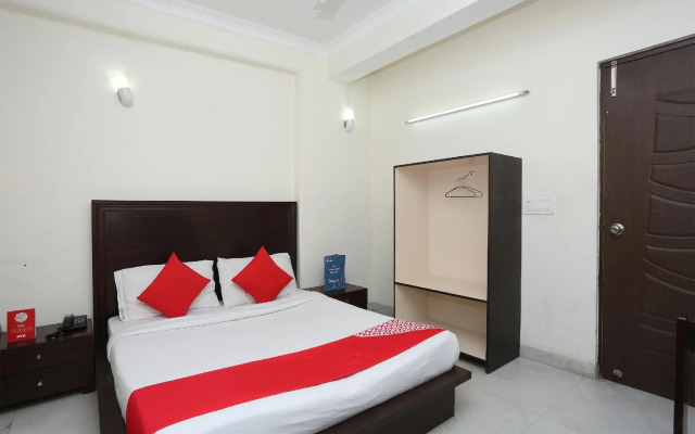 OYO 15822 Ryan Residency
