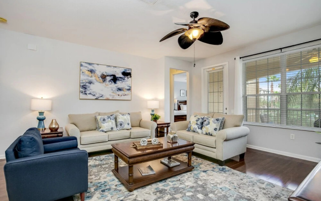 Freshly Remodeled Vista Cay Condo Near Disney!