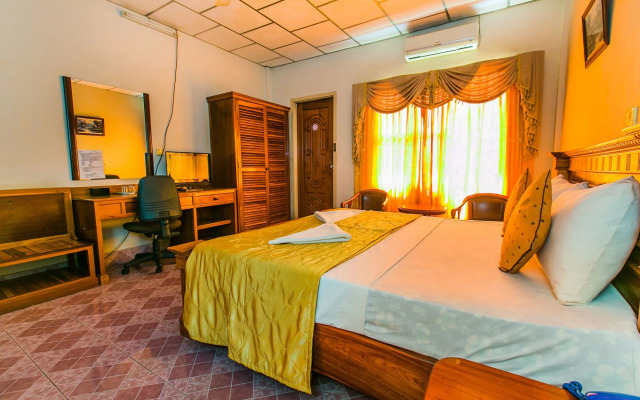 Royal Hotel