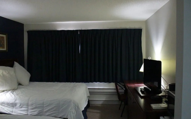 Morinville Plaza & Suites