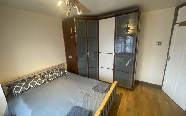 Cosy Heathrow Apartment With 2 Bedrooms
