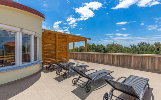 Stunning Home in Smrika With Wifi and 3 Bedrooms