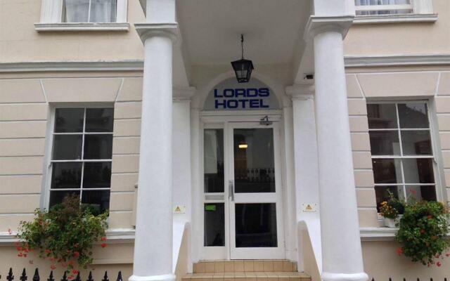 Отель LORDS Лондон вид на фасад