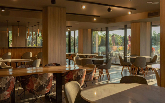 Howard Johnson Plaza La Ribera