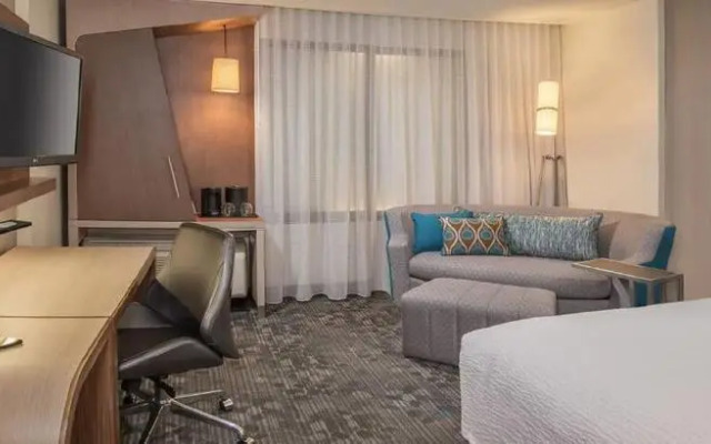 Courtyard by Marriott Hamilton
