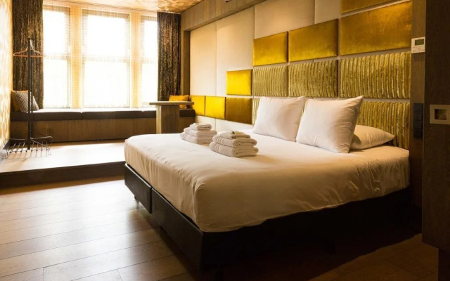 Manzo's Suites