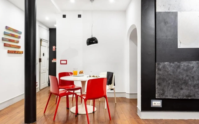 ALTIDO Bold & colourful 1-bed flat at the heart of Chiado, nearby Carmo Convent