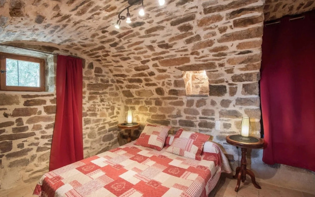 Hidden Retreat in Chassiers