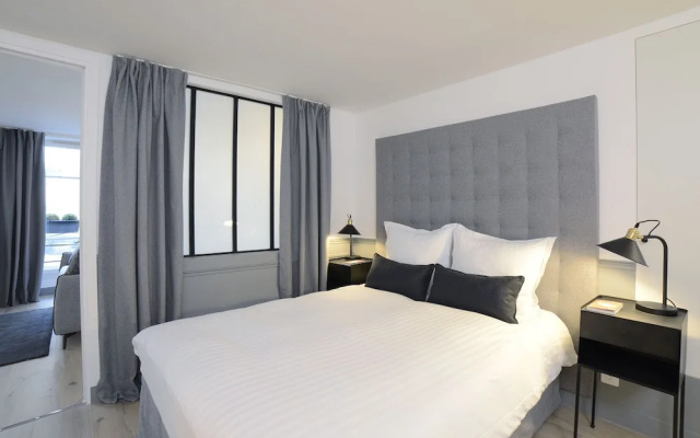 Luxury 4BDR Le Louvre I by Livinparis