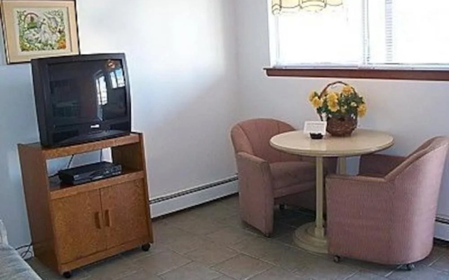 Aquarius Arms Motel