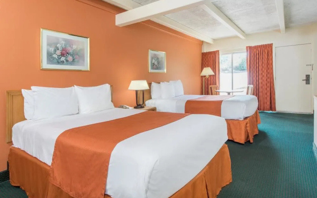 Days Inn St. Louis North