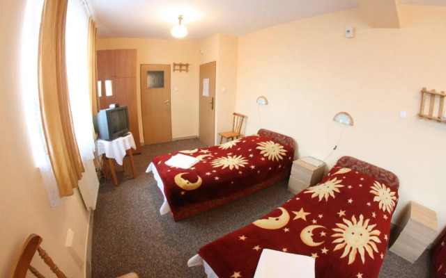 Hotel Daisy Budget