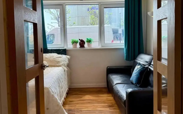 Cosy London Apartment With River View