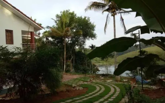 Misty Mornings Resort