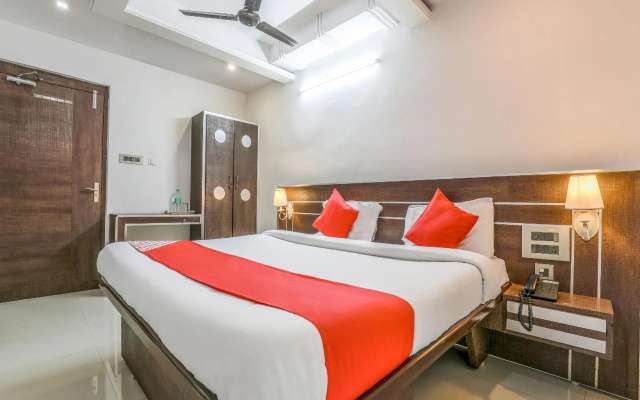 OYO 16930 Madhura Inn