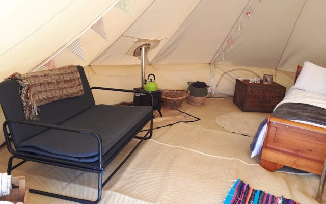 6m xl Bell Tent With log Burner, Near Whitby
