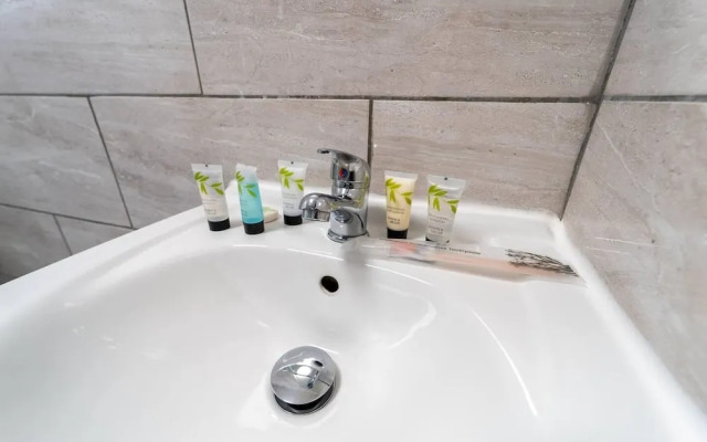 Cosy Ensuite Style Studio Close to University!